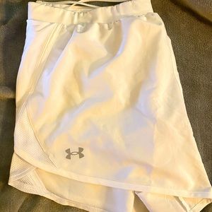 WHITE UNDER ARMOUR SHORTS NWOT
